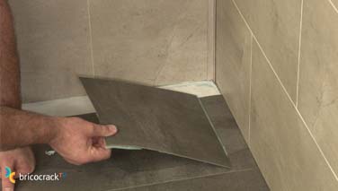 Instalar placas de vinilo en el baño (Bricocrack) 